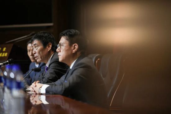 浴缸自拍的恋人