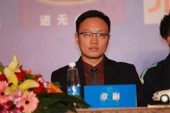 美女被男人操网站
