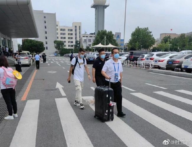 他每挺进一下女人就呻吟